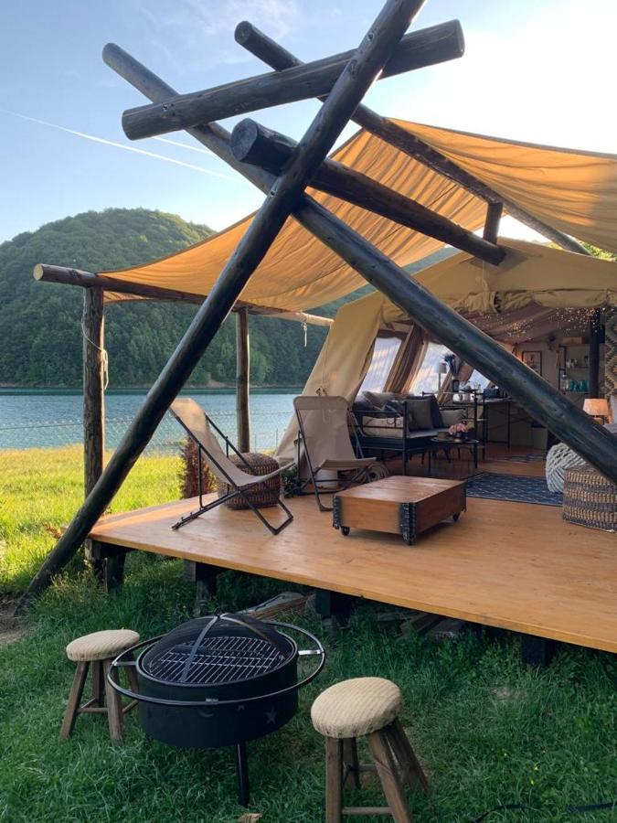 Вилла Luxury Lake House & Glamping Tesila Экстерьер фото